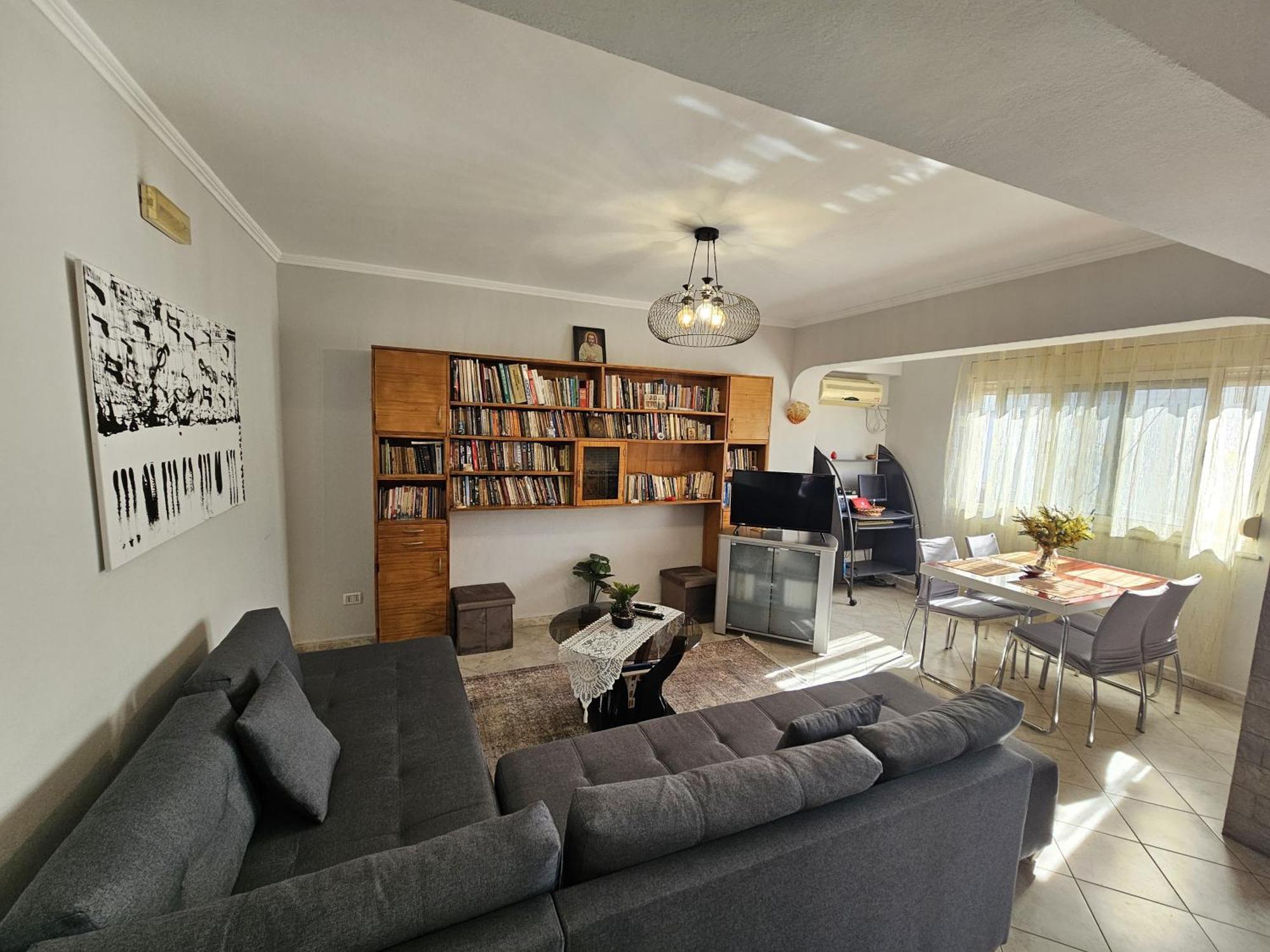 Library By Bohem Apartman